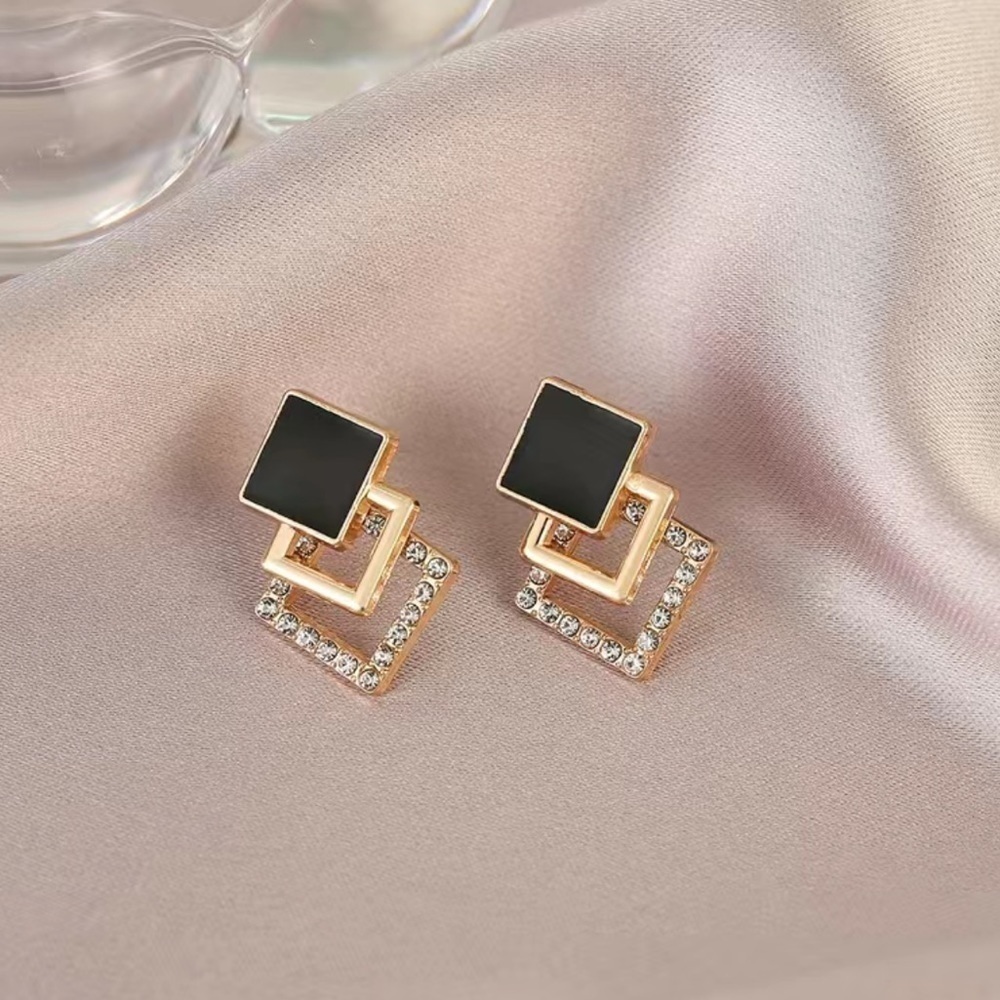 Black and Gold Toned Elegant Earrings nwt